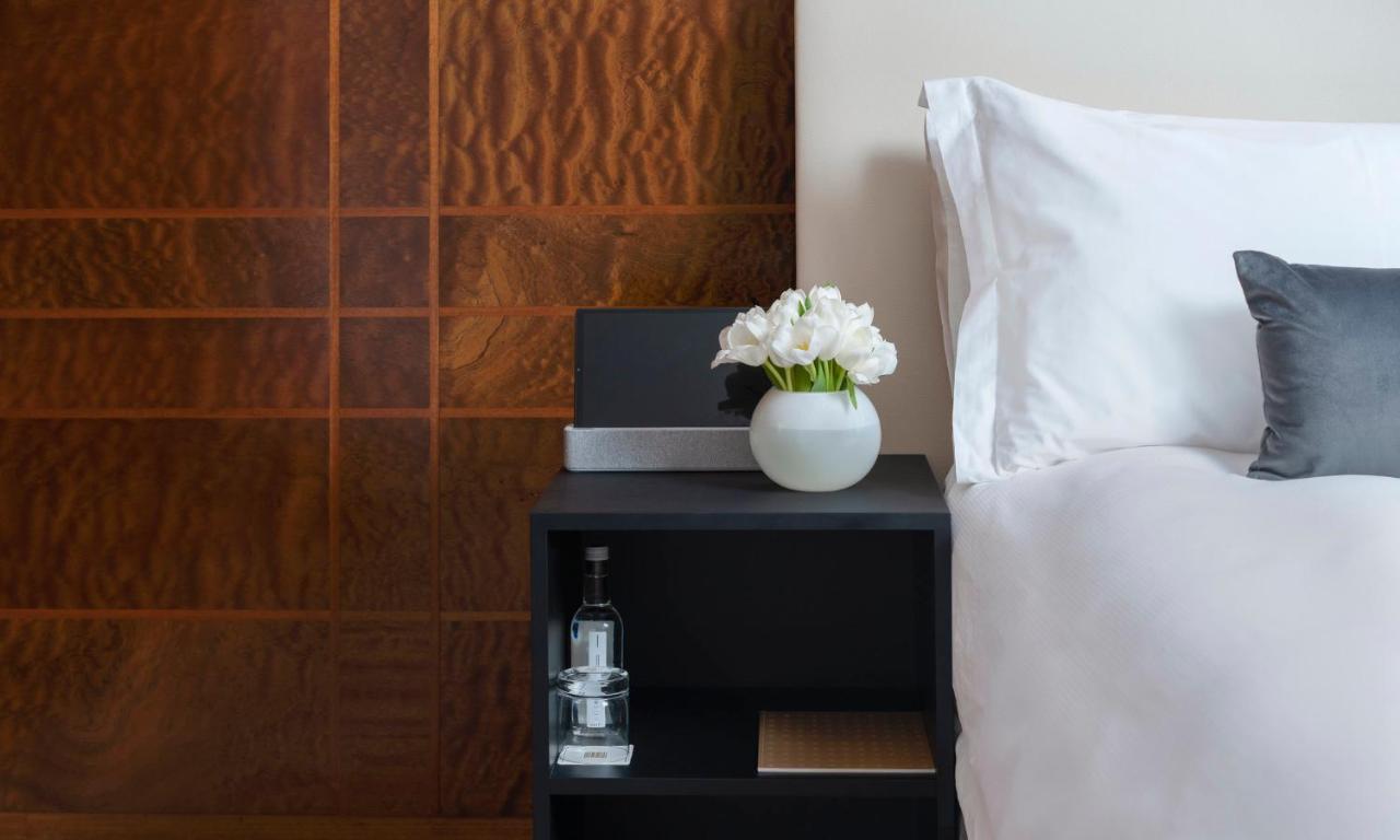 Como The Halkin London Exteriör bild